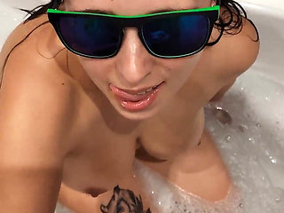 Real Married MILF Sucked and Jerked Me off While Her Husband Was at Work. I Really Want to Fuck Her