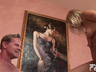 Mature woman gets her pussy creampied after fucking with a guy at their first date