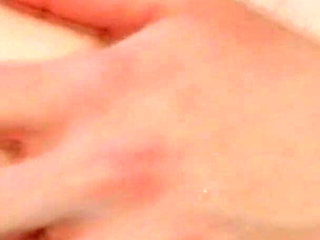 Brunette Babe Fingers Herself to Ecstasy in the Bath