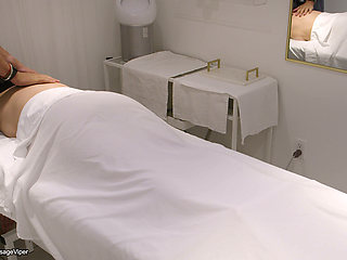 Legit massage client gets a happy ending
