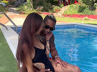 Me ligo con una chica swinger en una villa y me la follo en el