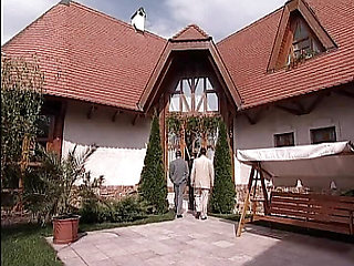 Ce posto per te Sc 3 full threesome scene
