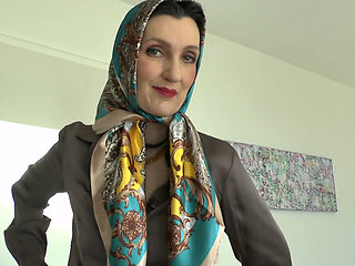 Afternoon Headscarf Try-on, Part 1 - Lady Victoria Valente