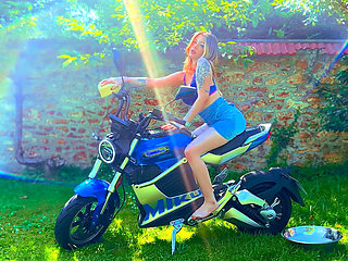 Motorcycle Pussy Rub Wet Tease & Orgasm