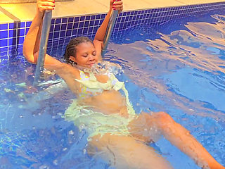 Rich Woman Masturbate in Her Swimming Pool