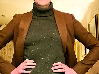 Amateur MILF in sexy stockings masturbates