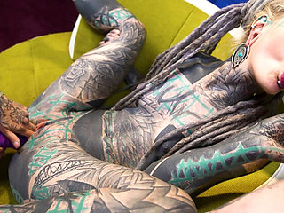 Alternative Threesome with Anal Gapes and Facial Cumshot