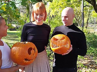 Blowjobs galore in this wild threesome