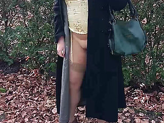 My Muslim Girlfriend Shows Her Pussy Outside in the Park.