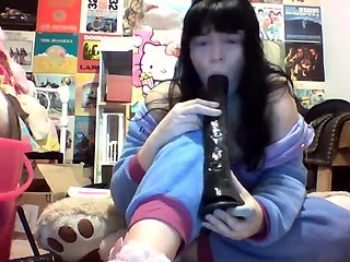 Amateur brunette double toying on webcam