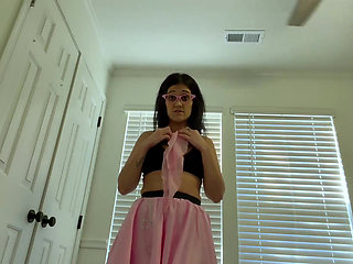 Devyn's Sultry '50s Giantess Fantasy 4K POV Tiny Thrills Awaits!