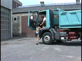 A Trucker Driver Quickly Fucks His Girlfriend Before the Next Route