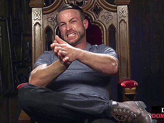 Dungeon latex dominas get pussy eaten