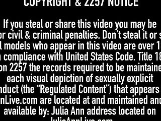 Thrilled Jessica Jaymes and Julia Ann - milf xxx - Julia Ann Live