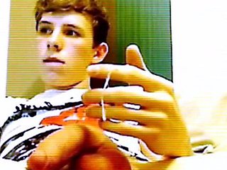 Big Dick Twink Masturbates on Webcam
