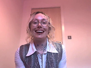 Sexy Realtor Desperate to Make the Sale