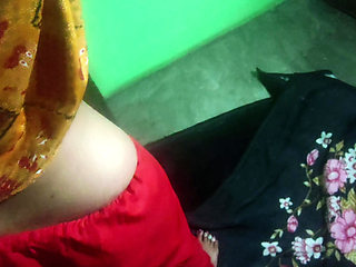 Bhabhi ki ko akela dekhkar choda mota land lekar khus ho gayi