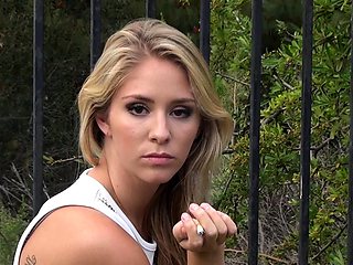 amateur blonde solo webcam