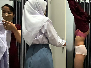 POV: Accompanying a High School Classmate to a Hotel Stay While Going to School