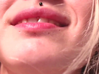 Close up Wet Masturbation with Karneli Bandi