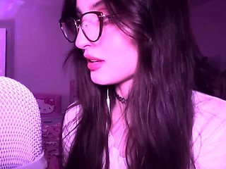 beebee ASMR - Manga Gripping, Tapping, Upclose Whispering