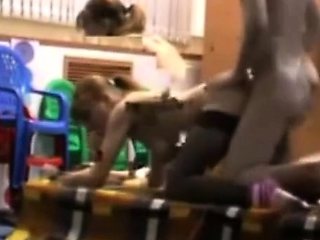 Maman francaise baise au travail en levrette - Amateur
