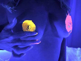 Lights Down, Glow up