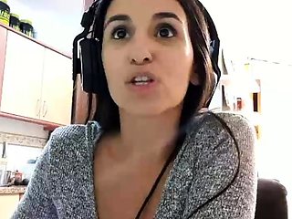 Big boob brunette masturbates on webcam