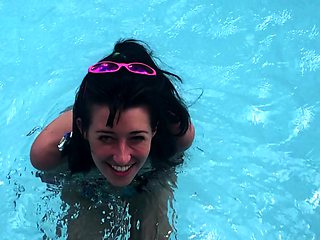 Dirty brunette amateur outdoor facial