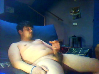 Kiid Globiiko jerks off until he ends up cumming all over his face