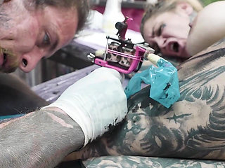 Big Boobed Tattoo Girl Gets Anal Fuck During a Tattoo Session - Gaping and ATM