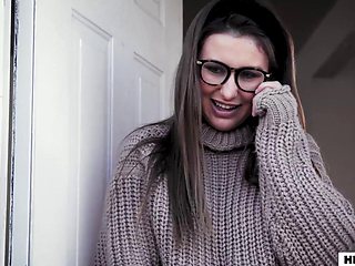 Food Delivery Girl Paige Owens and Brunette Stepmom Nikki Nine Fuck Mia Moore During Taboo Reunion