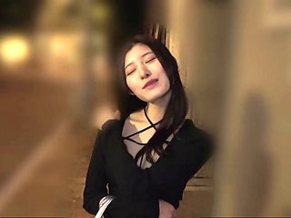 妖艶なダウナー系美女を発見！美人でスタイル抜群なのにヤルことヤッてる？