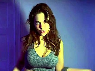 Ellie Skyes - Your Muscle Mommy