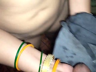 Indian desi beauty Hotbhabhi1234 gets pumped by her boyfriend