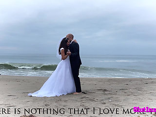 Suzanne wants to give her husband an unforgettable 19th anniversary gift