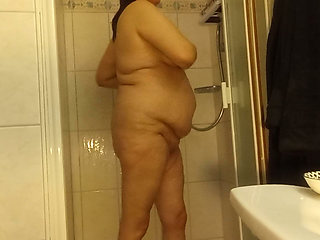 Mature Curves in the Shower - Come Get Closer