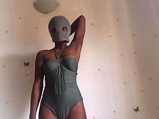 Fit Ebony Babe Strips and Stretches in Public