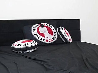 Thick MILF Queen Rogue Gets Nasty for a Live Show