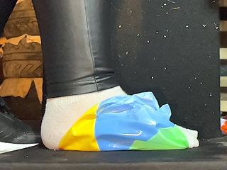 98kg Bigbootylucy Stomp Popped 4 Mini Beachballs and 35cm Bb! 2 Cams - Slow-mo