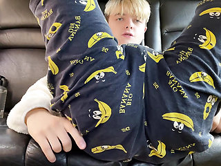 Cute Twink Gets Fucked in the Car