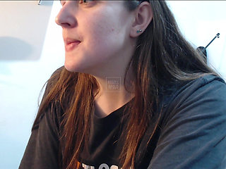 Sexy and big ass girl does live and gets naked