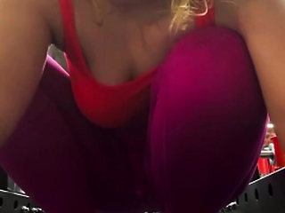 Sexy Training in the Gym in Leggins