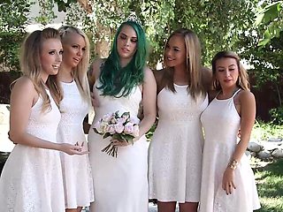 Kenzie Taylor & Olivia Austin enjoy during group dicking - HD