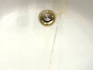 Sink Piss in Slow Motion