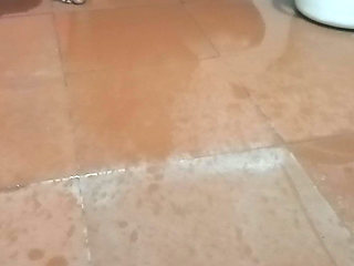 Pissing and Washing Pusssy