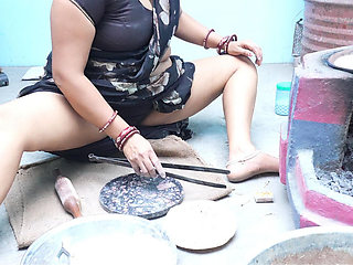 While Cooking, Bhabhi Showed Her Ass to Her Brother-in-law.