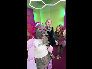 Daytime Looks & Playful Moments