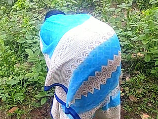 Village Aunty Showing Her Pussy to Ex-boyfriend in Sugarcane Plantation