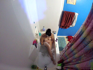 hot wife in bathtub shaving legs and pussy